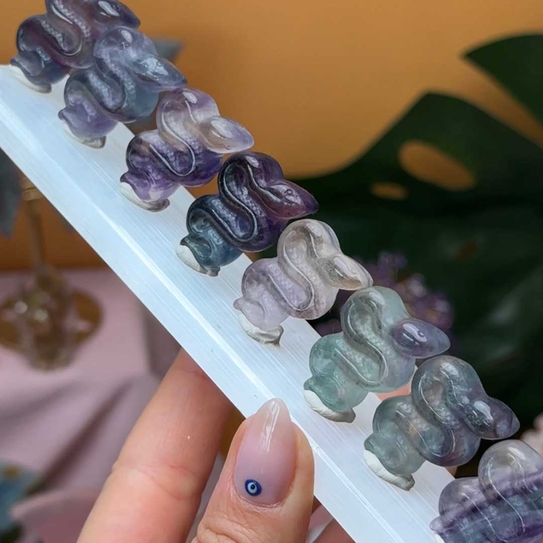 Fluorit kígyó faragvány