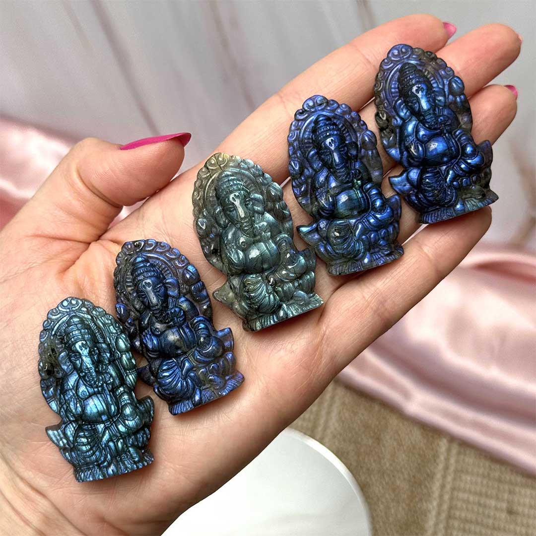 Fénylő Labradorit Ganesha