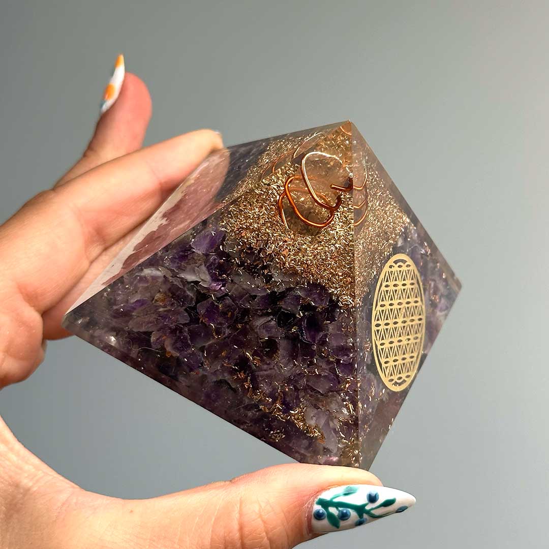 Orgonit piramis Ametiszttel és Hegyikristállyal - Image 4