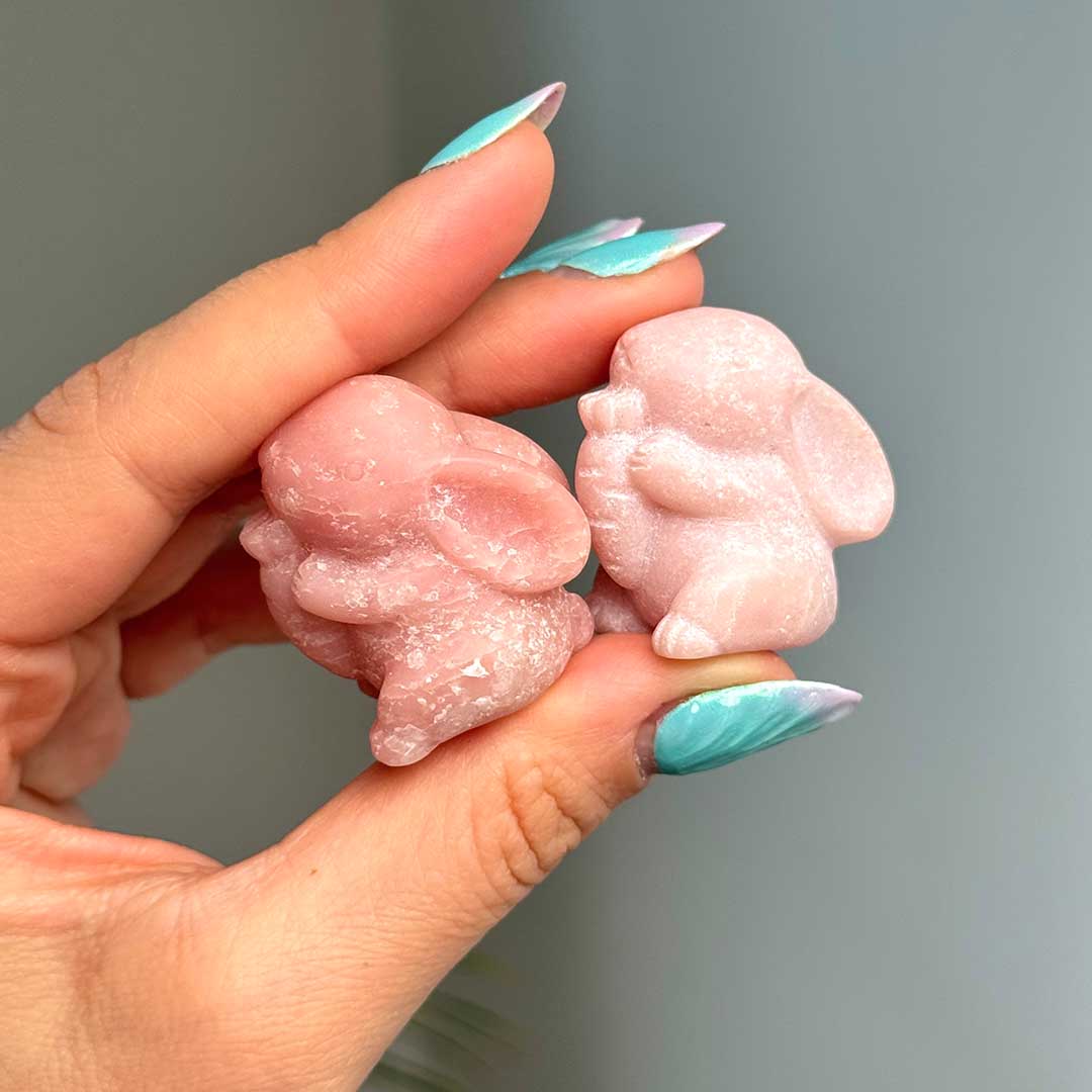 Pink Opál nyuszi faragványok
