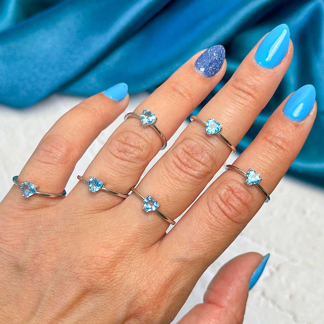 Topáz gyűrű szív alakú fazettált kék topázzal