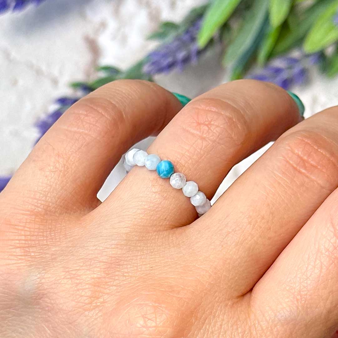 Akvamarin ásvány gyűrű Apatittal