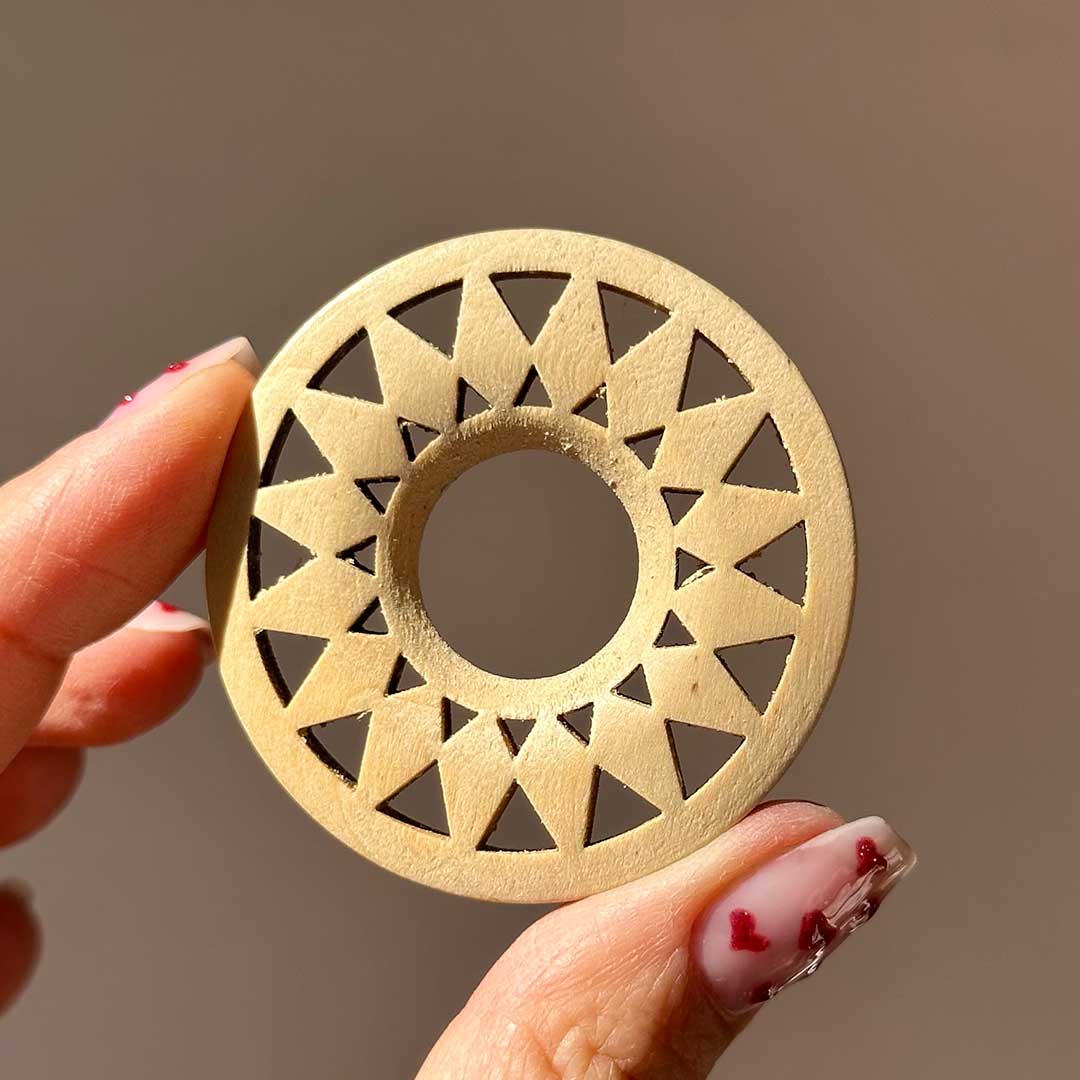 Lézervágott fa golyótartó