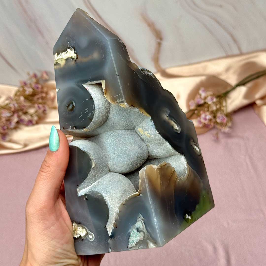 Vulkáni Achát óriás csiszolat - gömbkristályos, ritkaság!