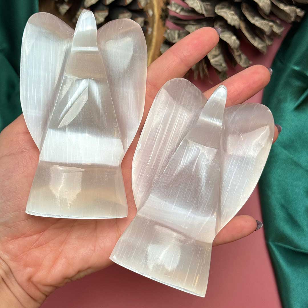 Szelenit angyal faragvány