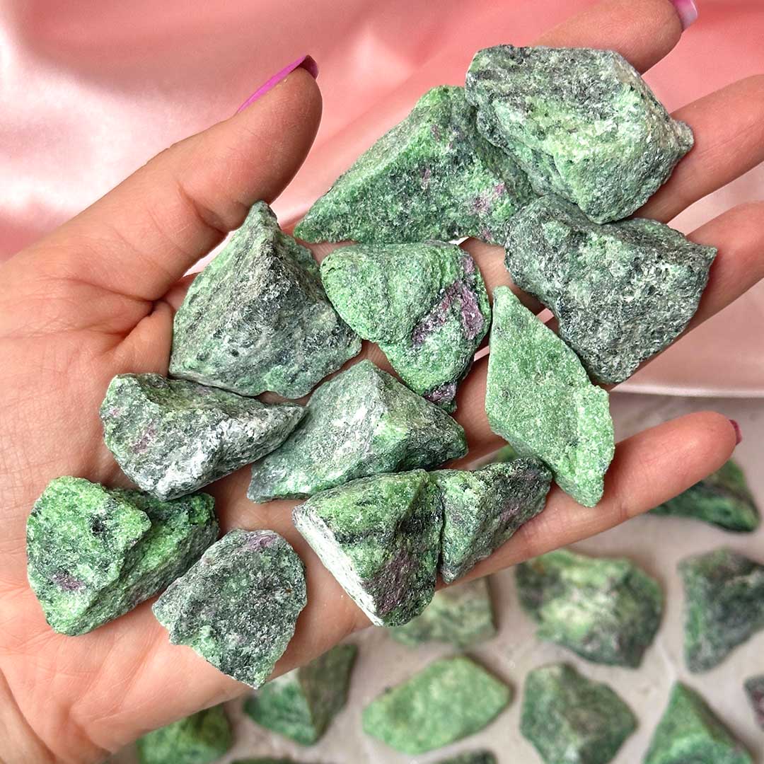 Rubin-Zoizit nyers ásvány kicsi (extra)