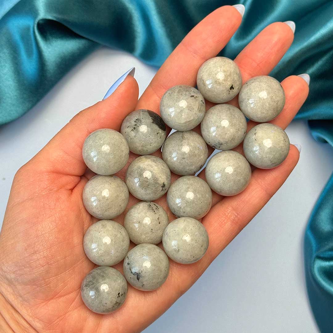 Szürke labradorit golyó