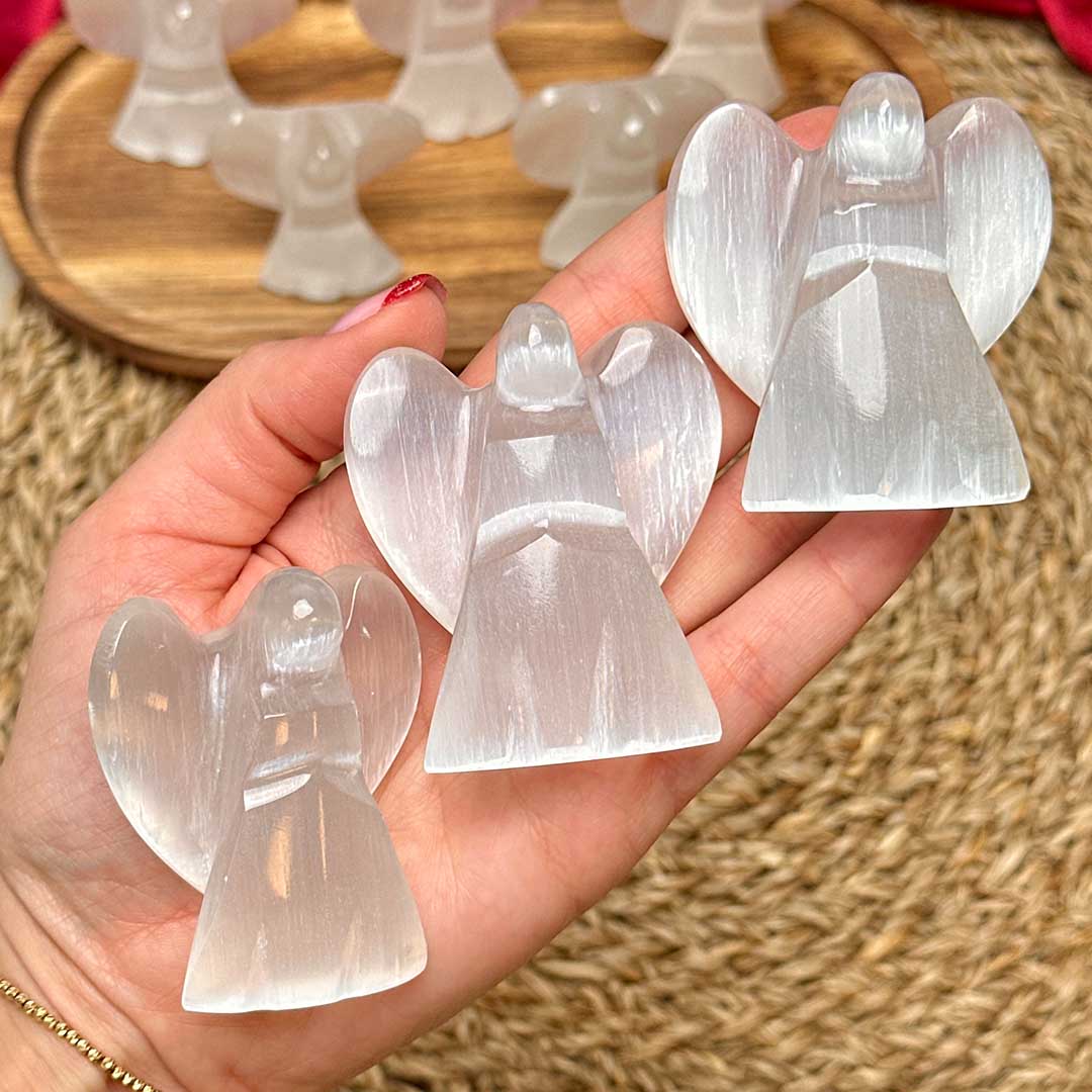 Szelenit angyal faragvány