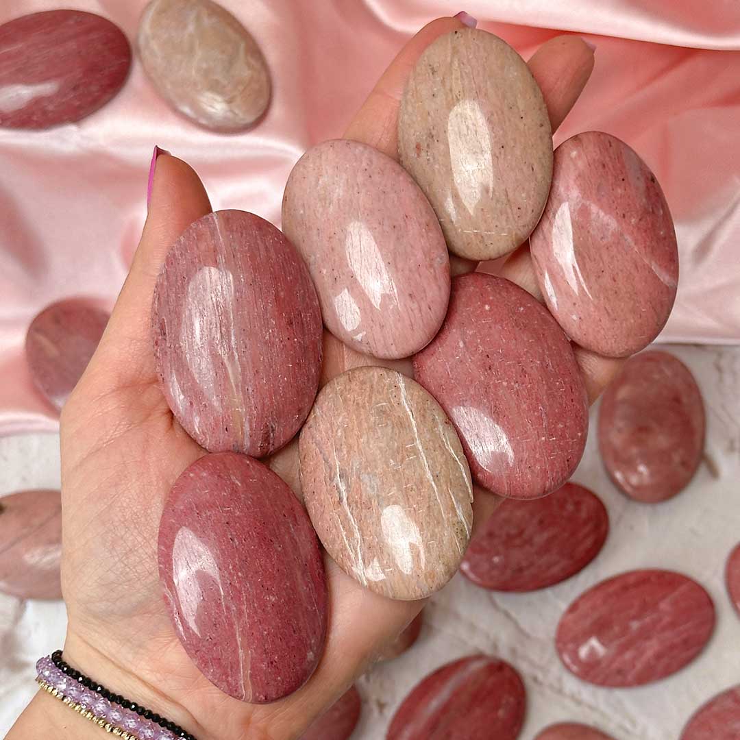 Rózsaszín opalizálódott fa marokkő