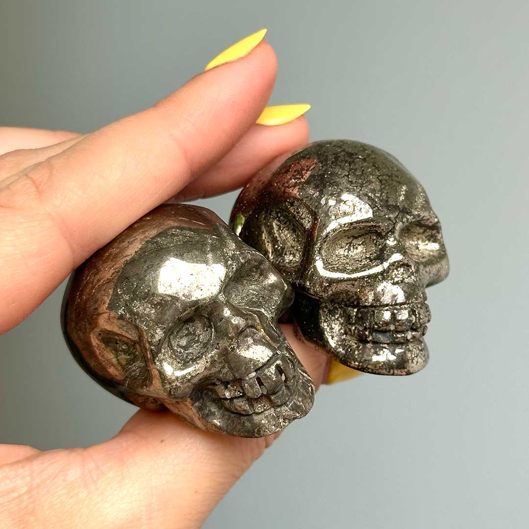 Piritből csiszolt koponya faragvány