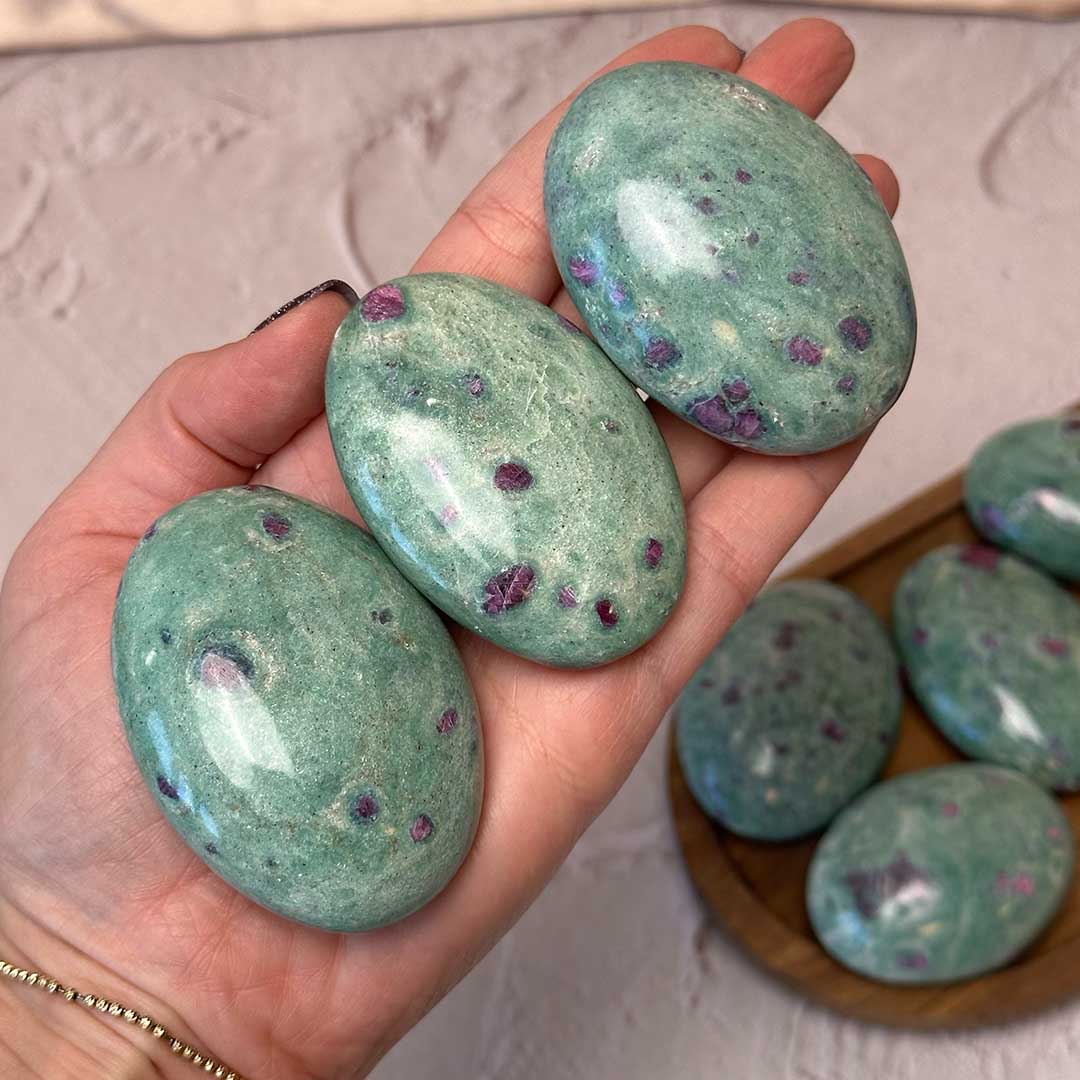 Rubin Fukszitban marokkő - UV reaktív! Utolsó db! - Image 2