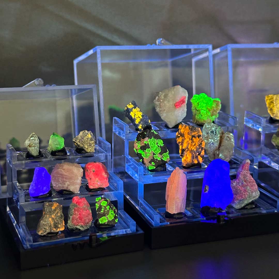 UV Reaktív ásványgyűjtemény - 9 féle ásvánnyal!