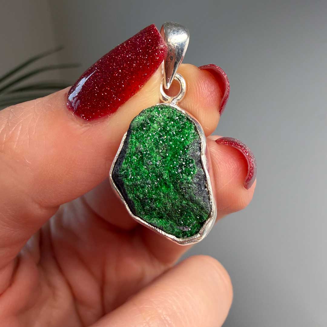 Uvarovit medál ezüstben, Indiából - rozsdamentes acél lánccal! (2)