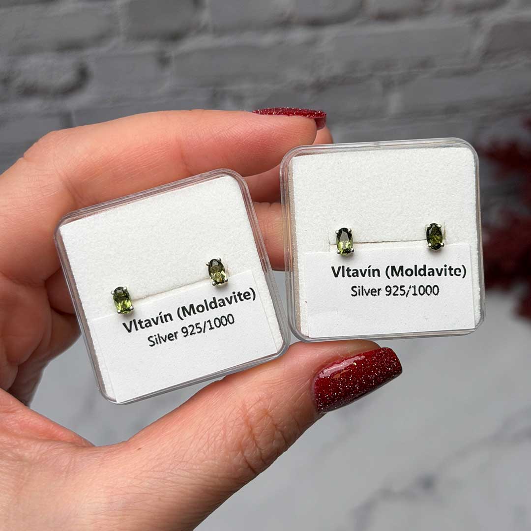 Moldavit fülbevaló ezüstbe foglalva - közepes méret