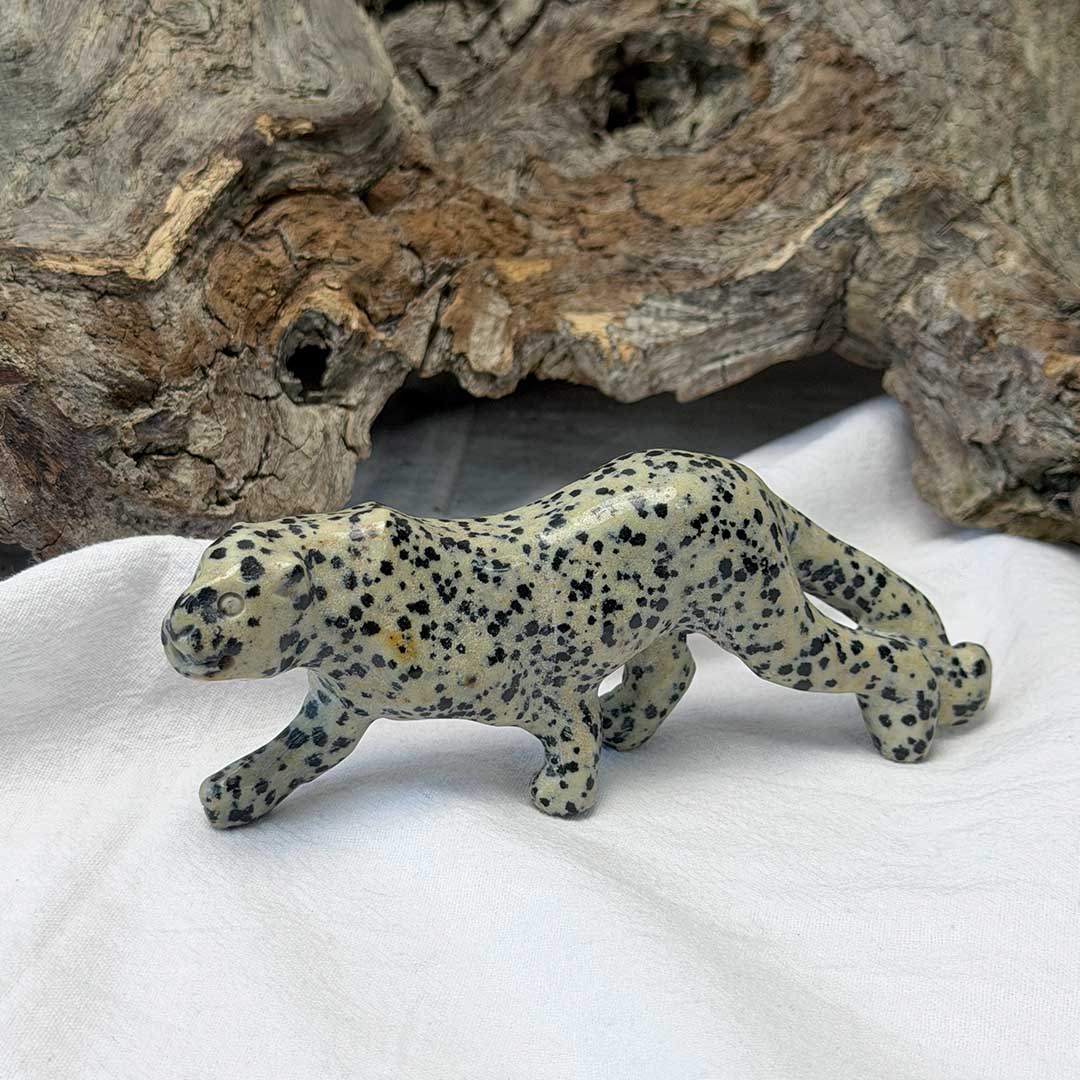 Dalmata jáspis gepárd faragvány - Image 2