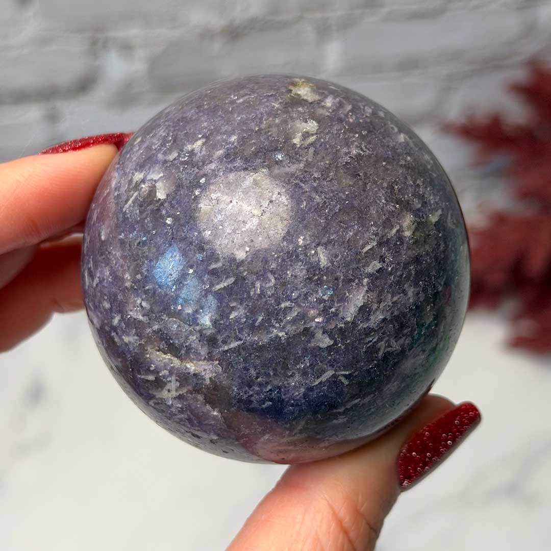 Lepidolit gömb (2)