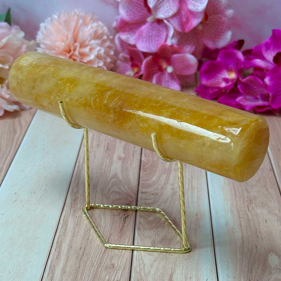 Golden Healerből faragott karkötőtartó állvány Állványok , ásvány