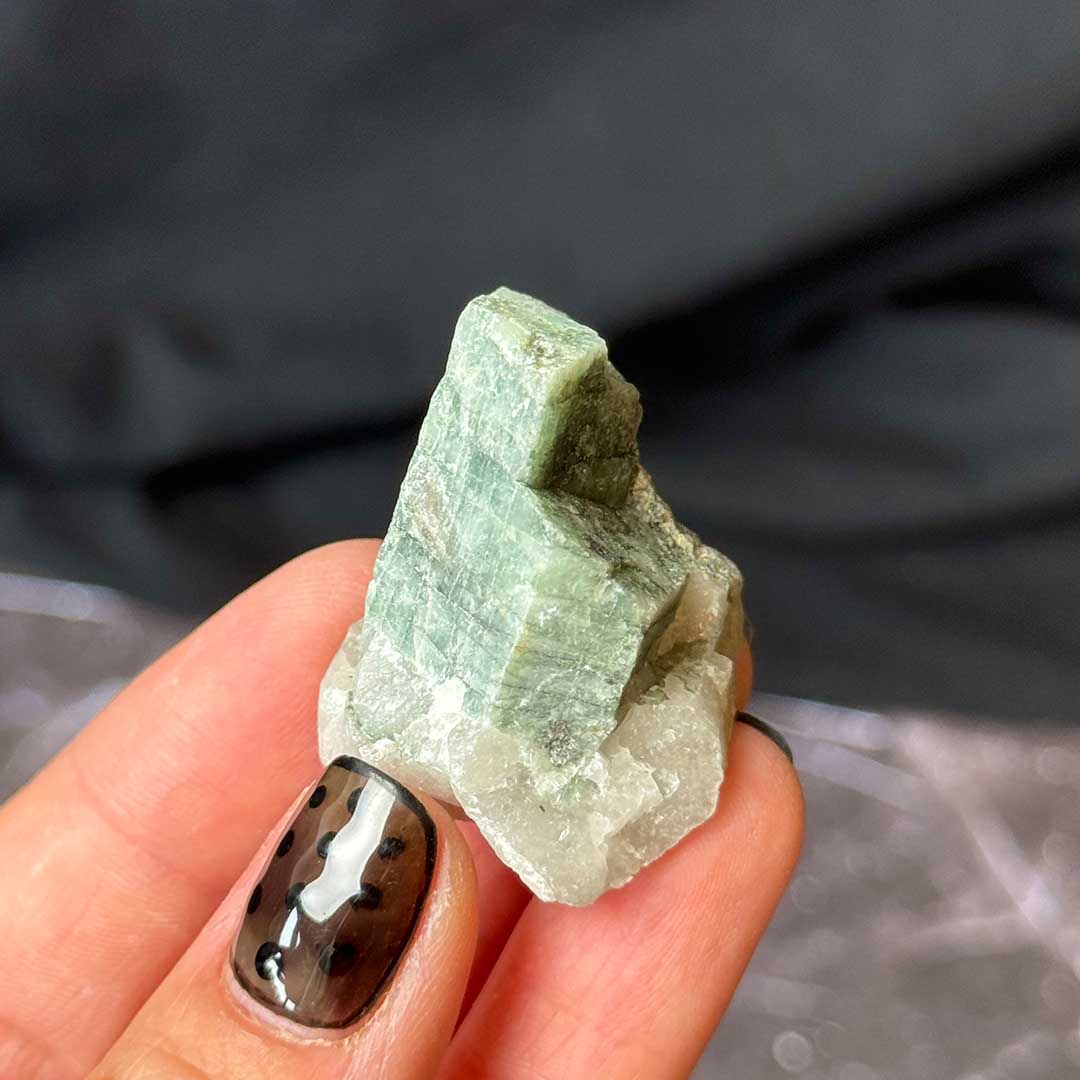 Smaragd nyers ásvány alapkőzeten - Brazíliából (3)