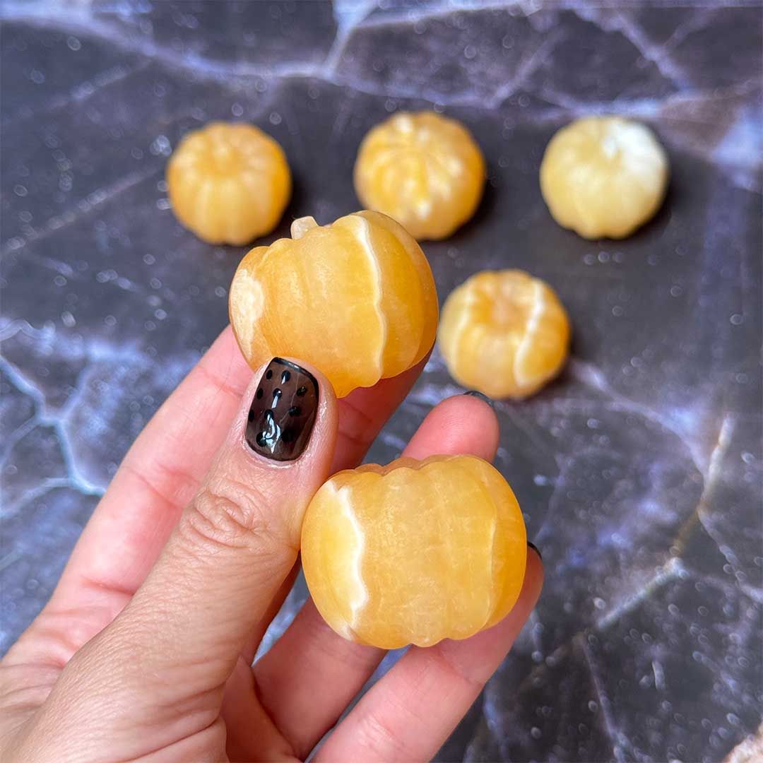 Narancskalcit tök faragványok