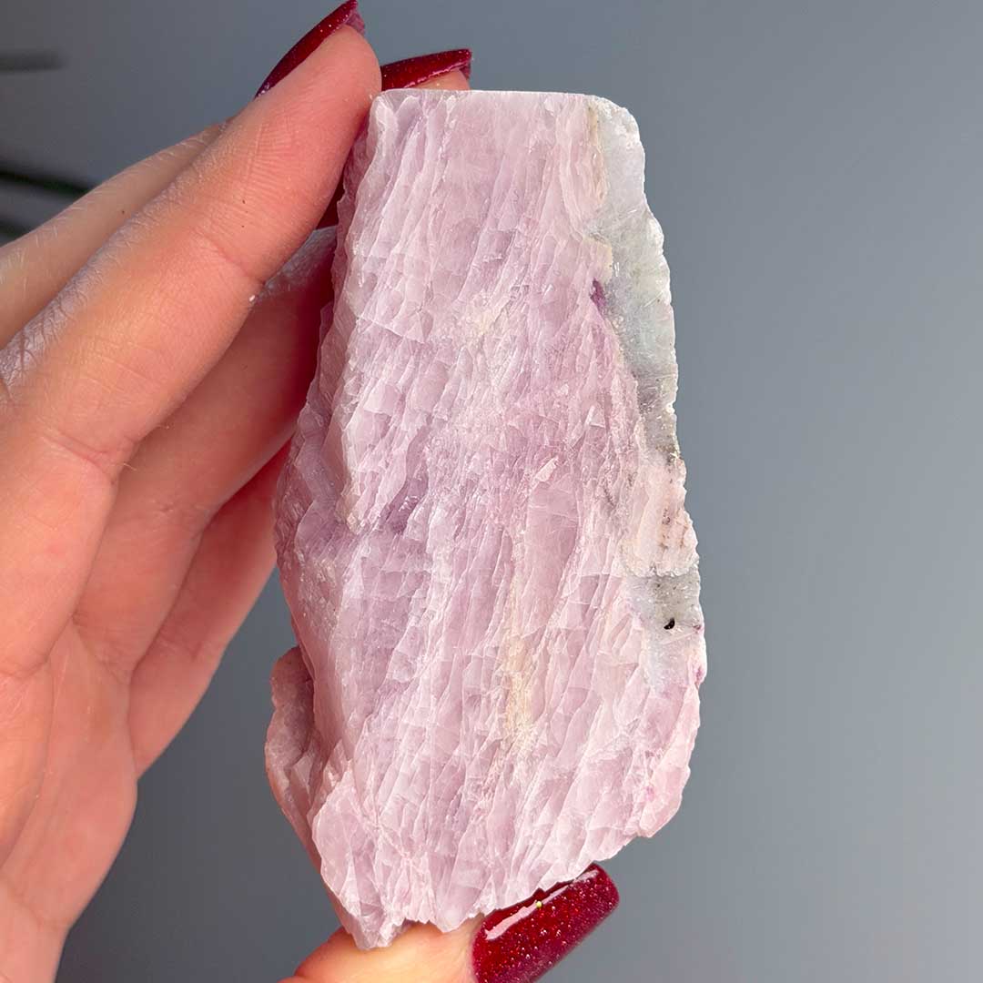 Félig nyers félig csiszolt Kunzit (10)