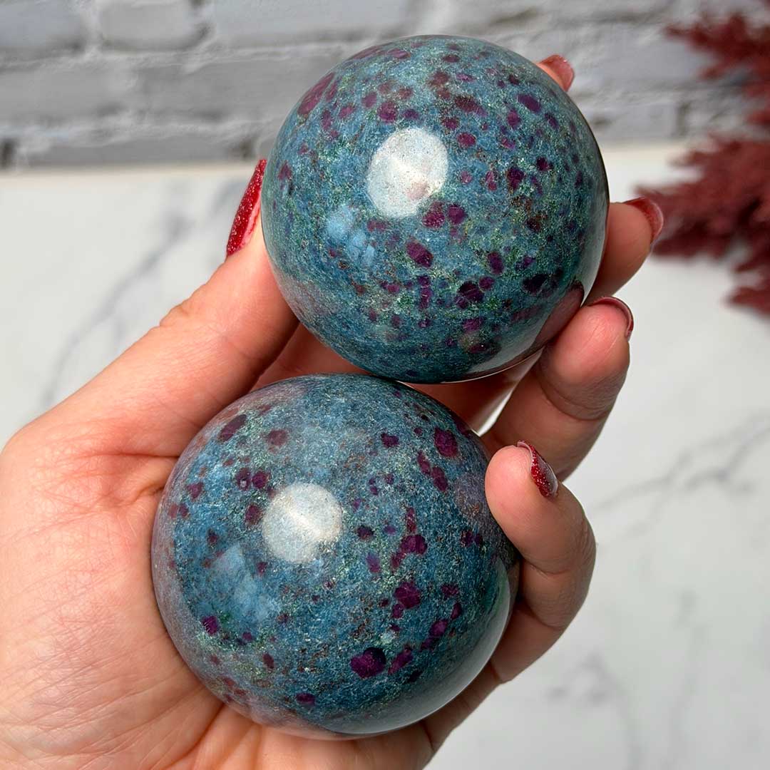 Rubin-Kianit nagy gömb - UV reaktív!