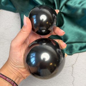 Shungit óriás és nagy gömbök - Faragványok - termékfotó 1