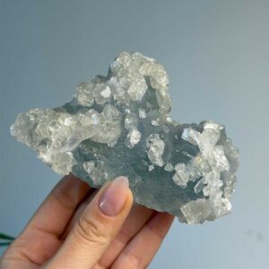Fuchien Fluorit türkizkék prémium kristálytelep