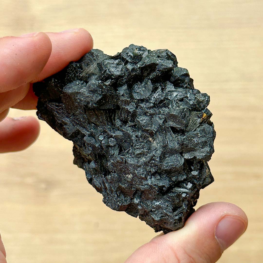 Turmalin nyers ásvány (egyedi)(2)